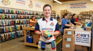 Since he couldn't find a good job, he decided to create his own company and became a millionaire. 2 878i